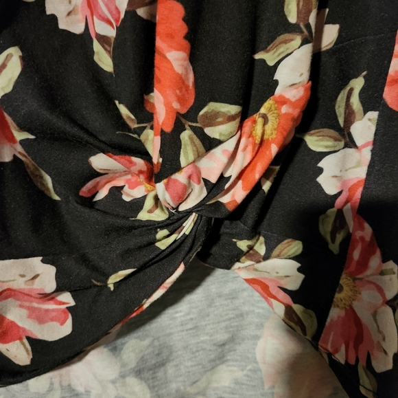 Twist Front Short Sleeve Top - Picture 2 of 3